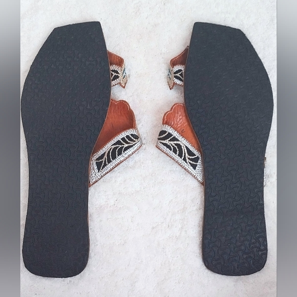 Handmade Leather Indian Sandals - Picture 4 of 4